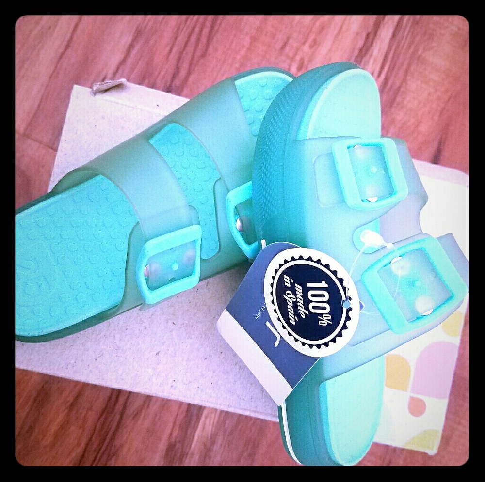 Brand new Igor girls sandals pretty aquamint color